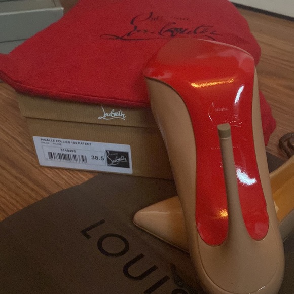 NWOT Christian Lounoutins PigalleFollies 100 Patent Nude Pumps - Picture 6 of 17